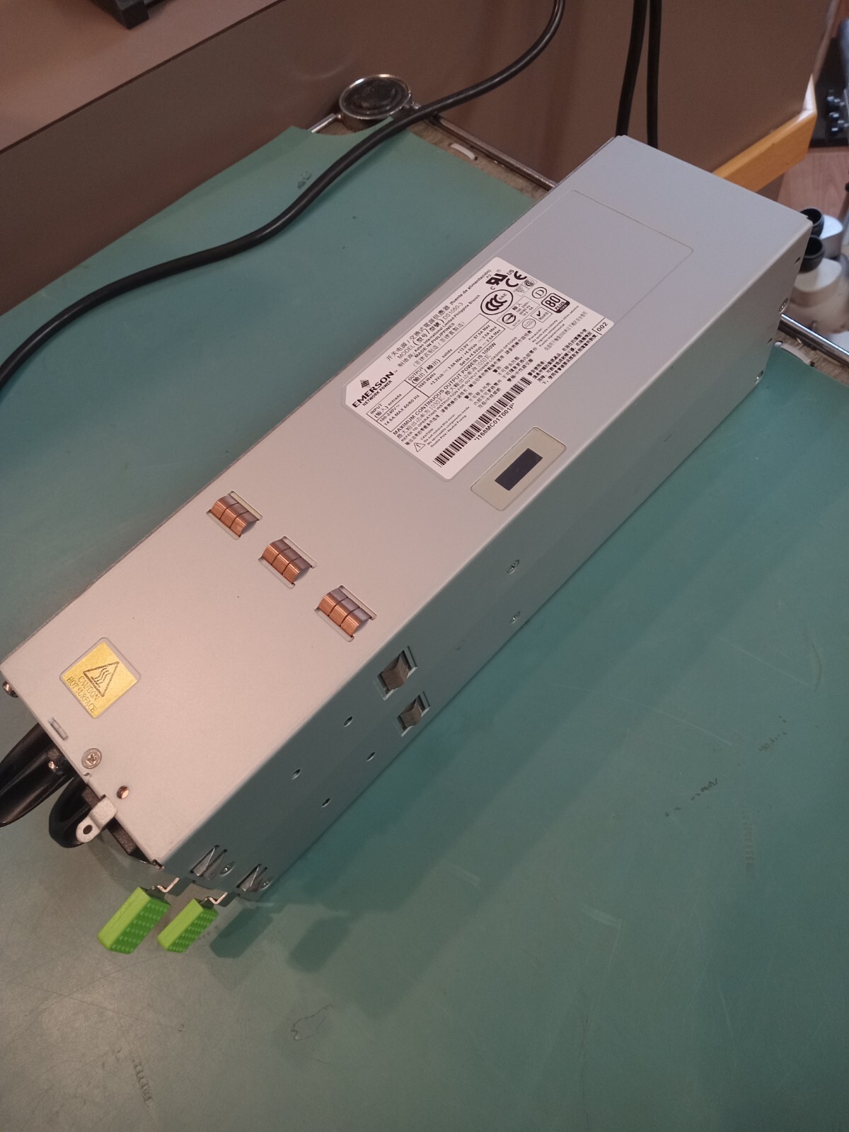 LOT OF 2 ARTESYN EMERSON Network Power DS1050-3 1050W power Supply