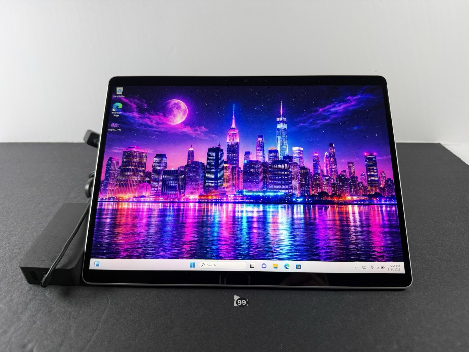 Microsoft Surface Pro 8  (1982) i5-1145G7 - 16GB RAM 256GB  120Hz Win 11 Pro LTE