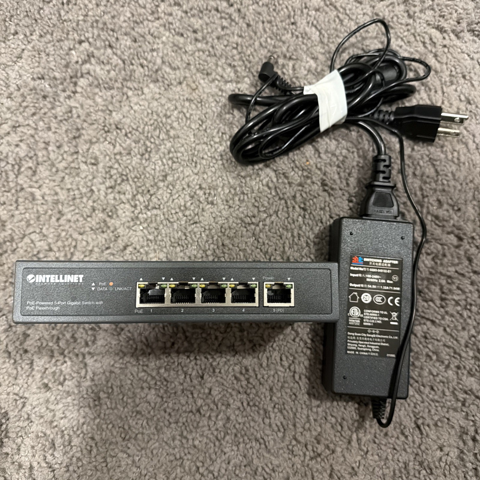 Intellinet PoE++ Powered 5 Port Gigabit Ethernet Switch with PoE Passthrough 
