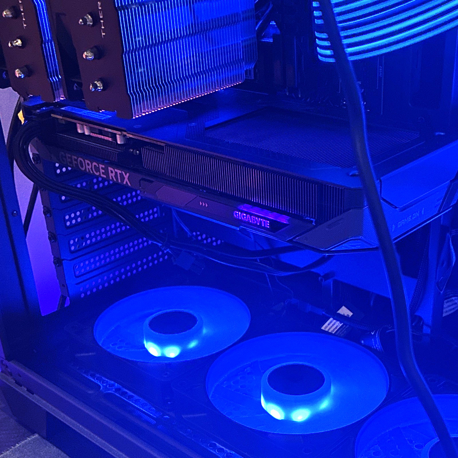GIGABYTE GeForce RTX 5060 Gaming OC 8G Graphics Card,8GB 128-bit GDDR7, PCIe 5.0