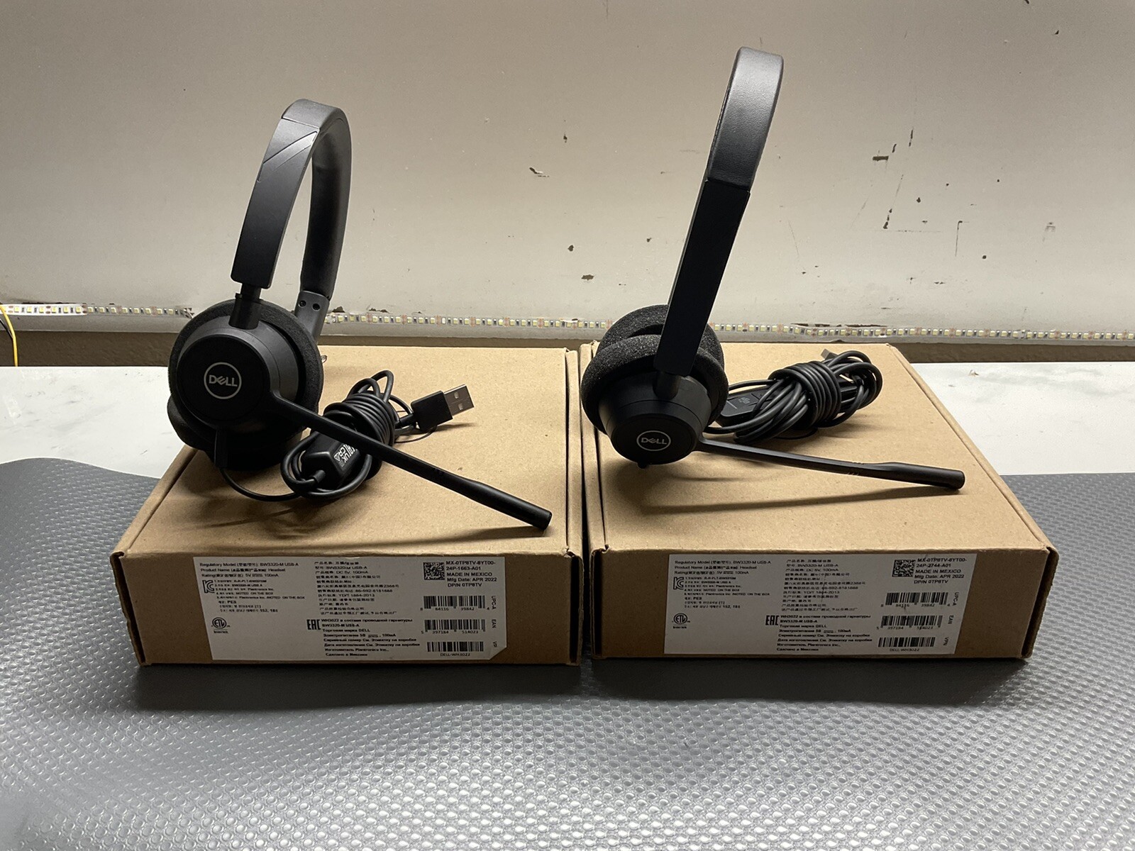 Dell  Plantronics Model  BW3320-M USB-A Headset Black/LOT OF 2   JUA498