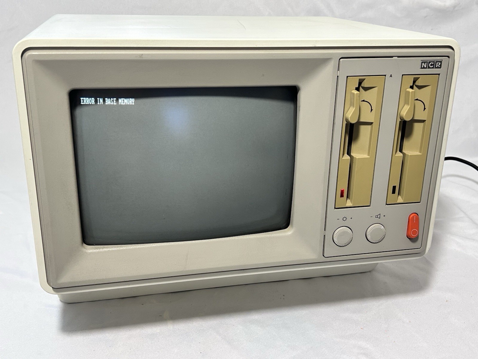 VINTAGE COMPUTER NCR MODEL 1202 READ DESCRIPTION AS IS