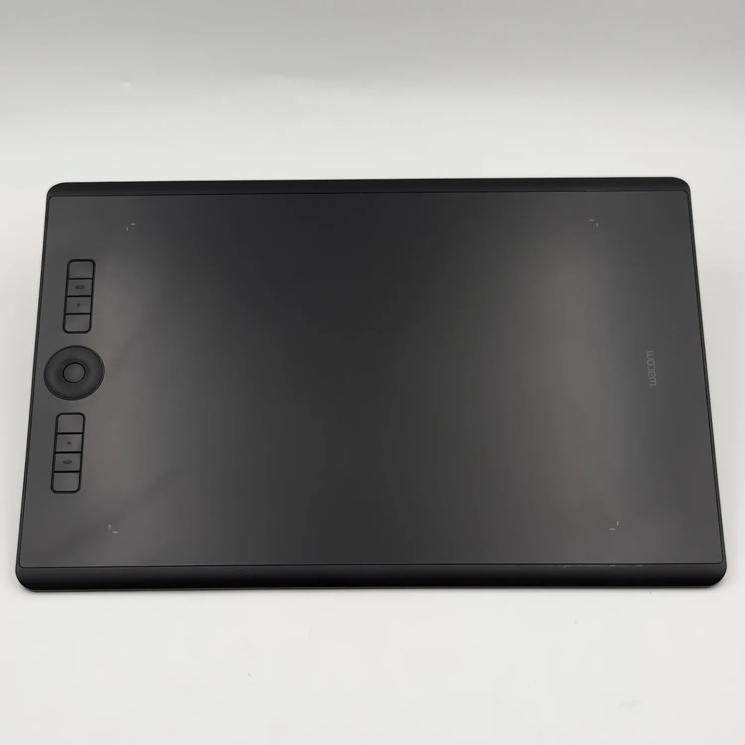 Wacom Intuos Pro 16.8" Portable Drawing Tablet PTH-860 Black