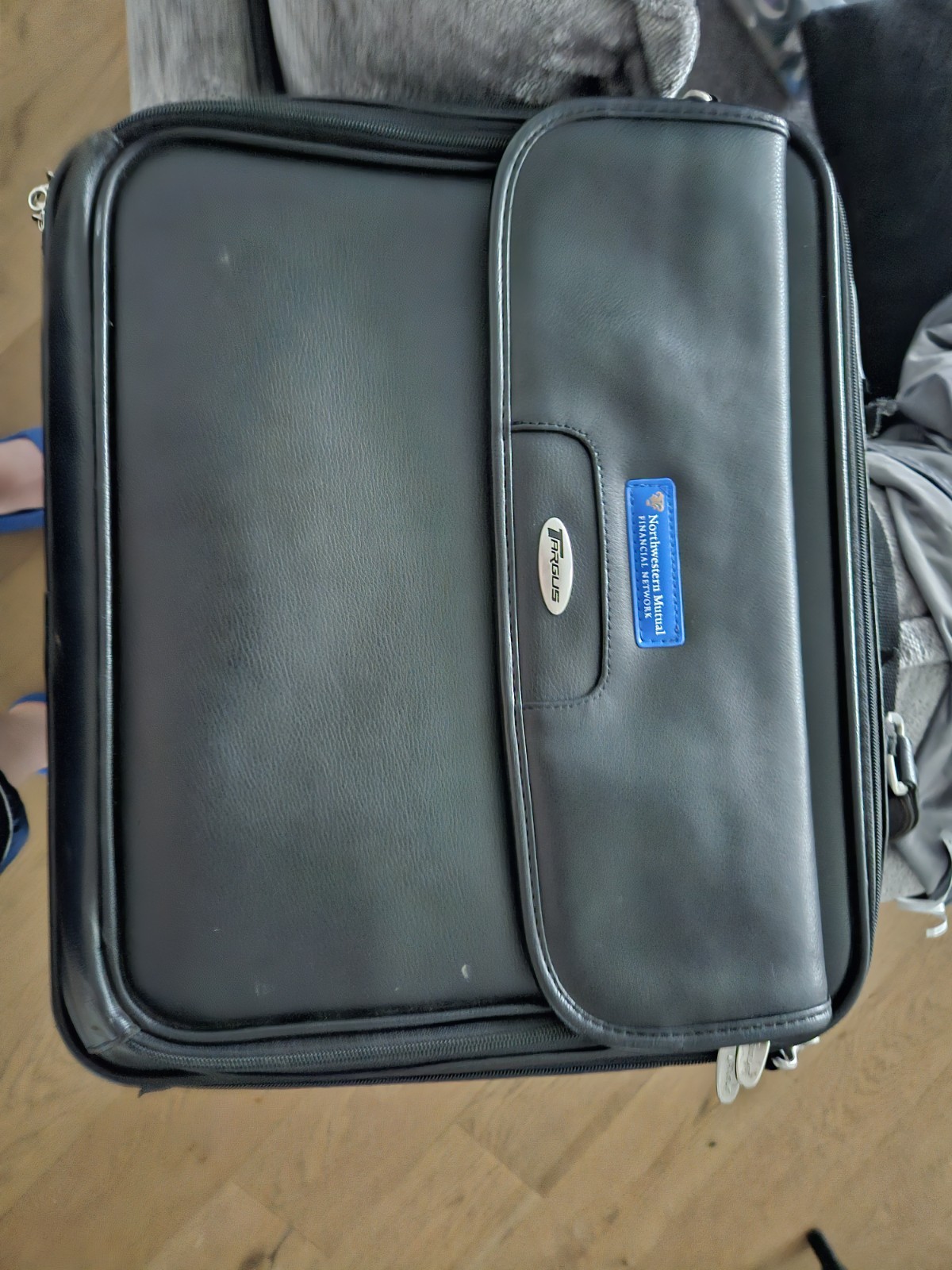 Targus 100% Genuine Leather Men's Briefcase Laptop Bag 14" Black Shoulder Strap