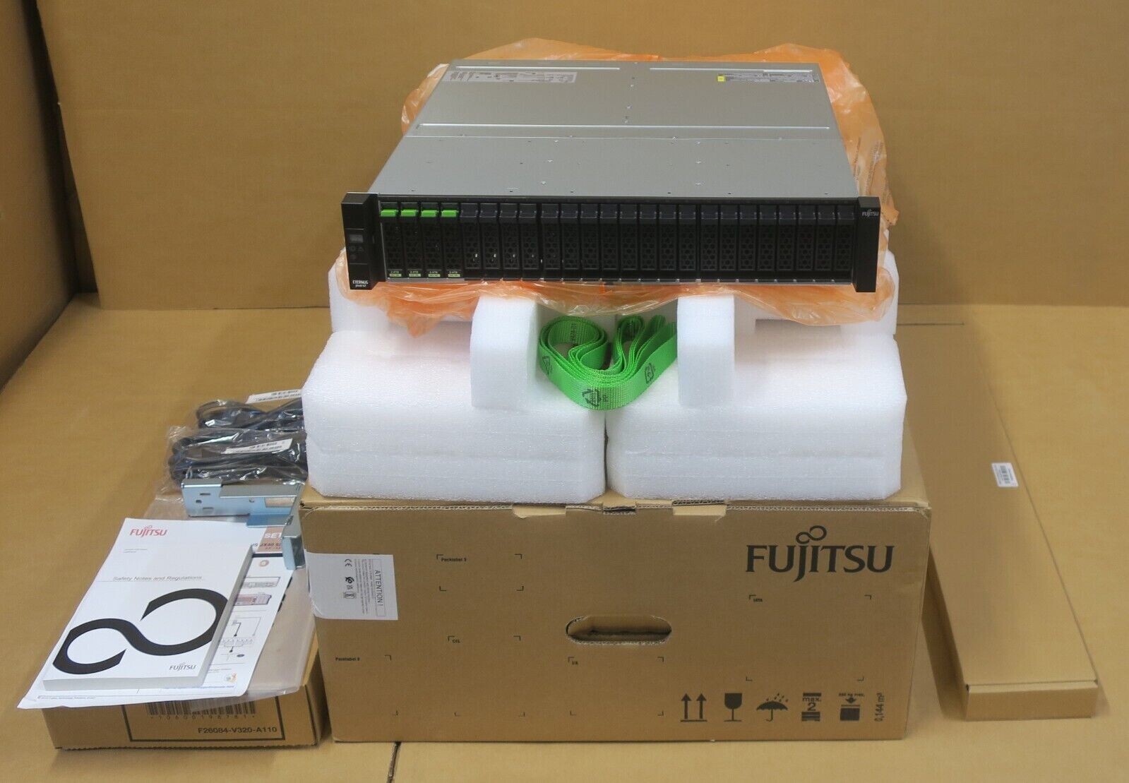 NEW Fujitsu ETERNUS JX40 S2 24x 2.5" Bay Drive Enclosure ETJEADU-W +4x 2.4TB HDD