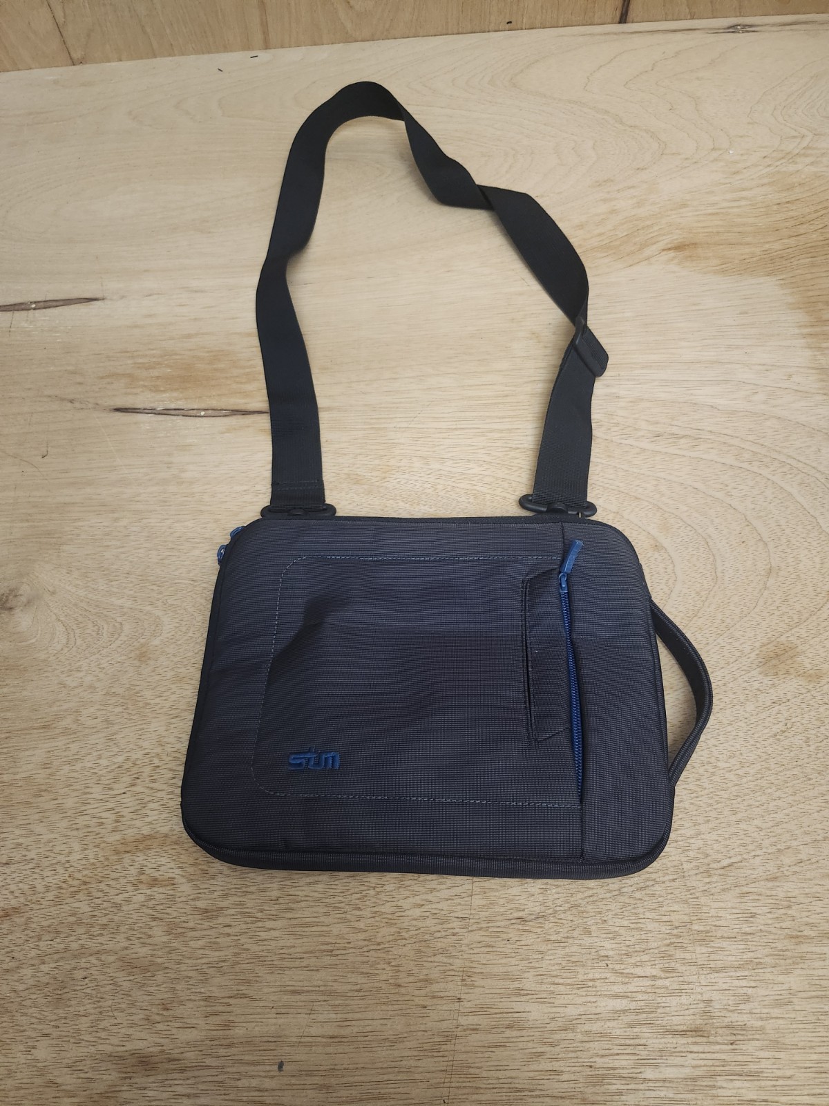STM iPad Tablet Shoulder Messenger Bag Padded Case 10" x 8.5" Adjustable Strap 