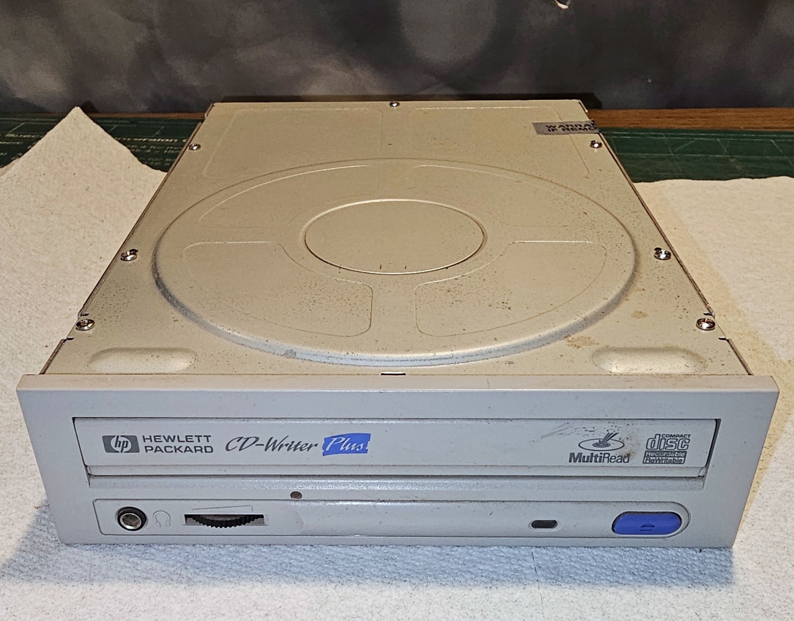 HP CD-Writer Plus/Mitsumi Electric Model CR-4804TE, CD-R/RW Drive - Vintage 2000