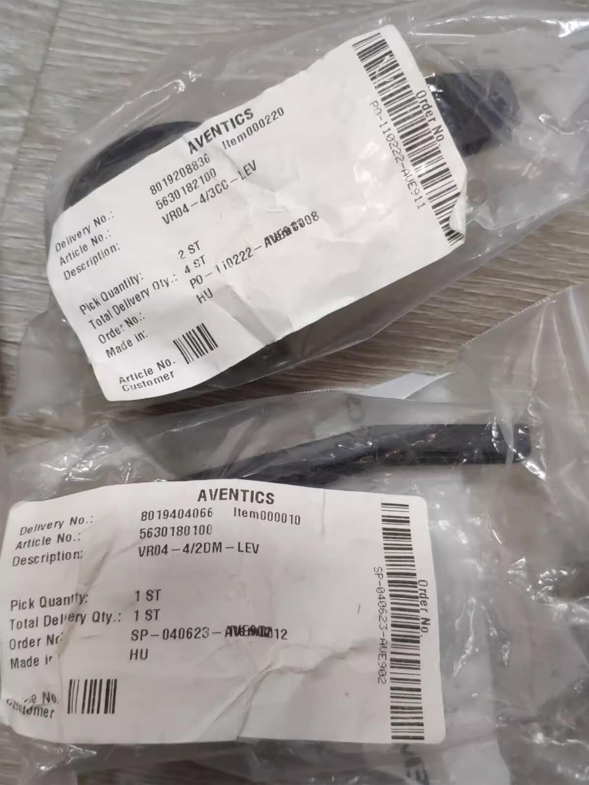 1pcs AVENTICS 3-position 4-way Reversing Valve 5630182100 fedex or DHL