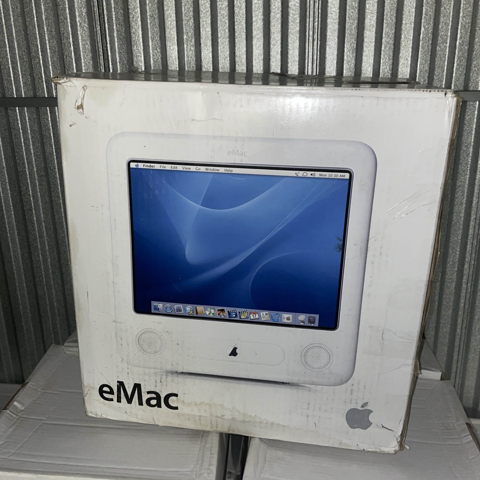 Apple eMac 1903 17" Desktop - M8951LL/A (May, 2003) - Original Box Tested