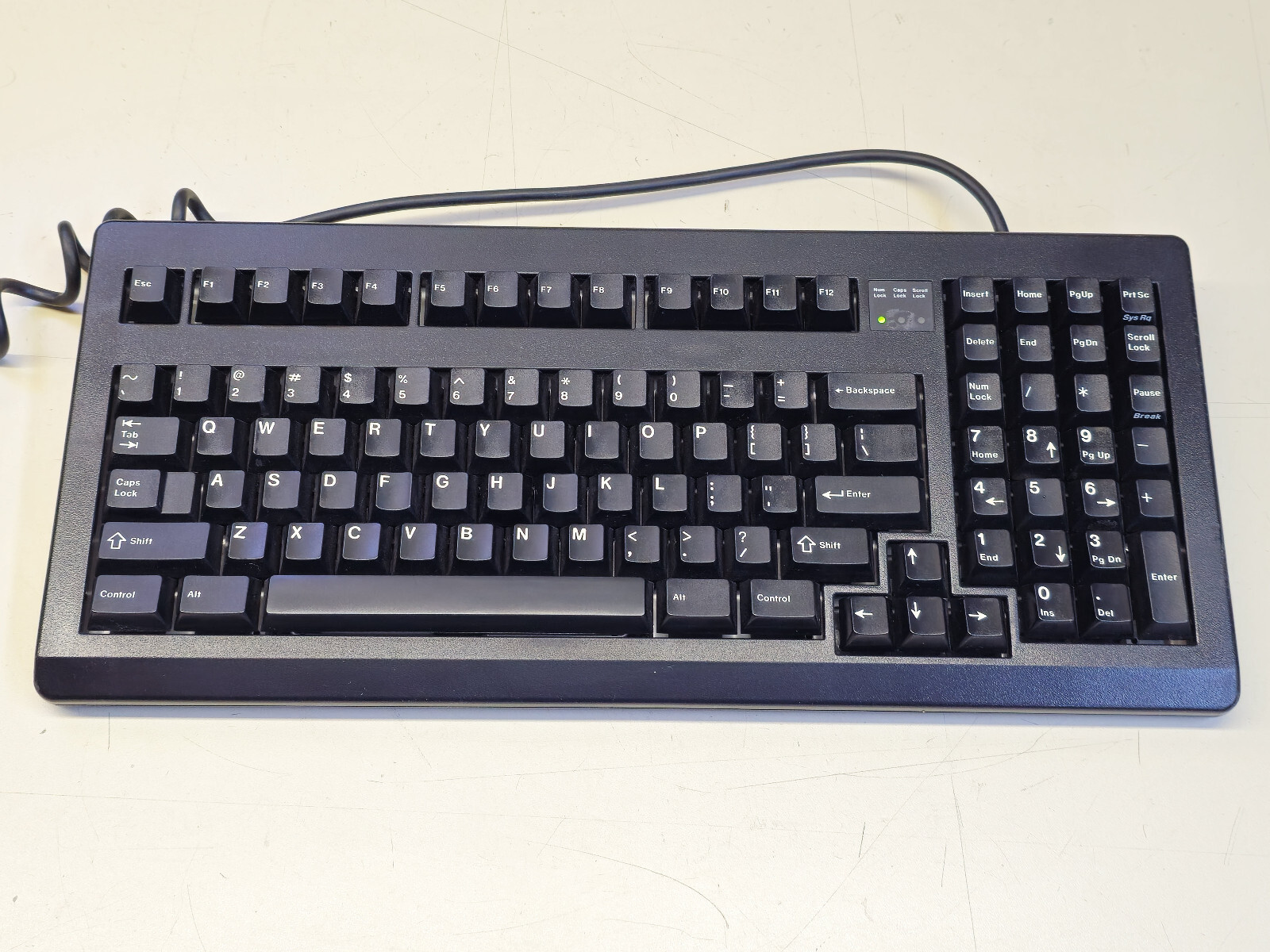Vintage 101-Key Compact Cherry PS/2 Keyboard Doubleshot Keycaps G81-1800HQU/01