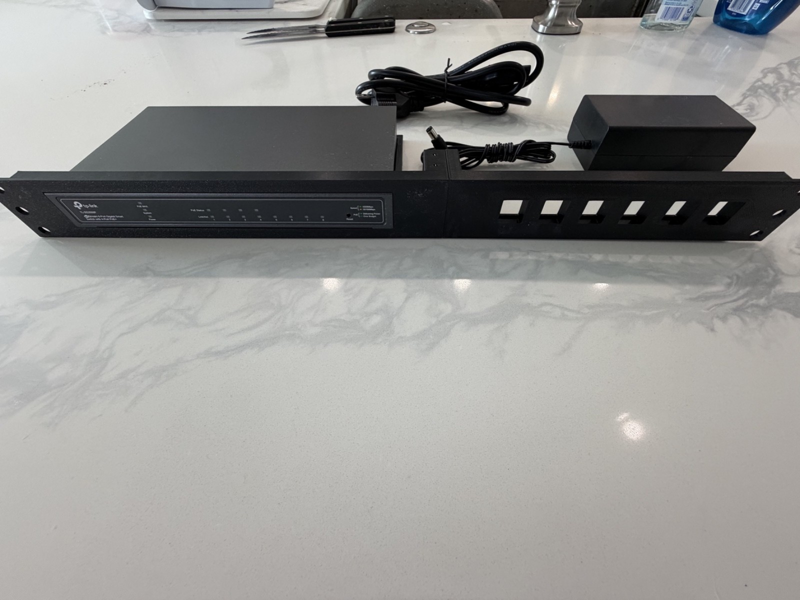 TP-Link TL-SG2008P 8-Port Gigabit Smart Switch with 4-Port PoE+ With Rack Mount