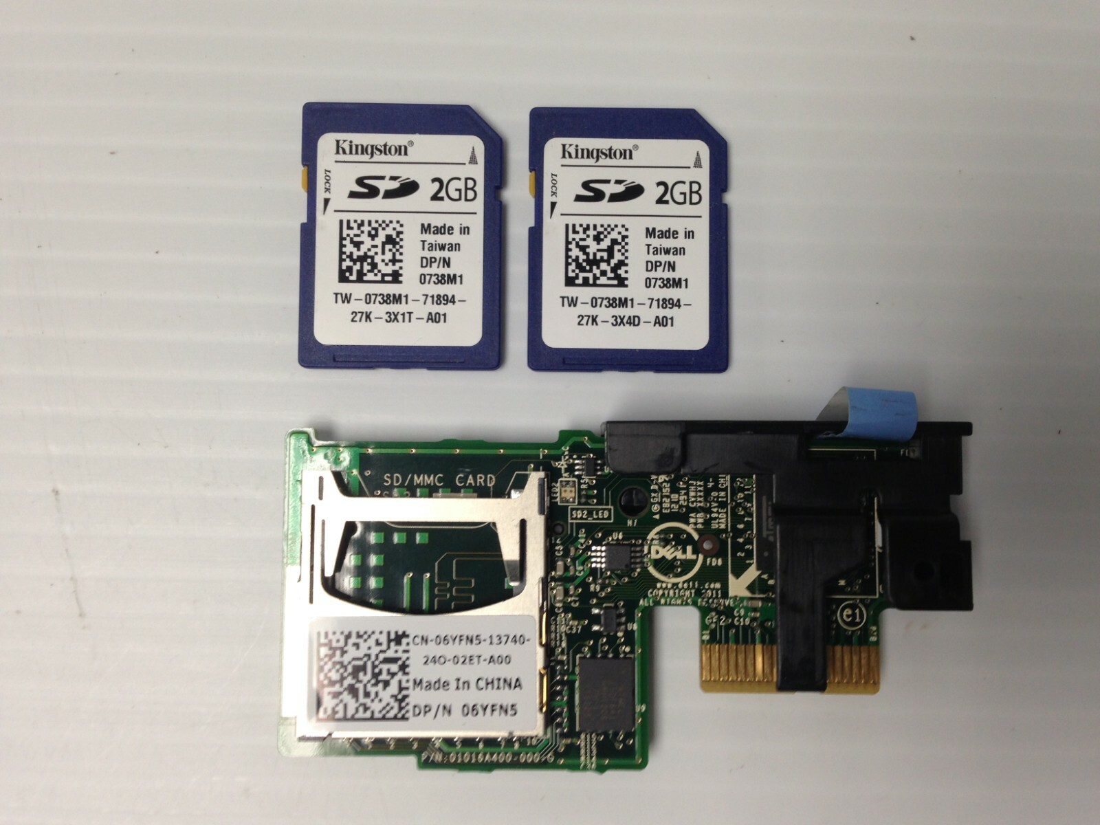 Dell PowerEdge Dual SD Card Reader Module & (2) 2GB SD Cards - 06YFN5, 0738M1