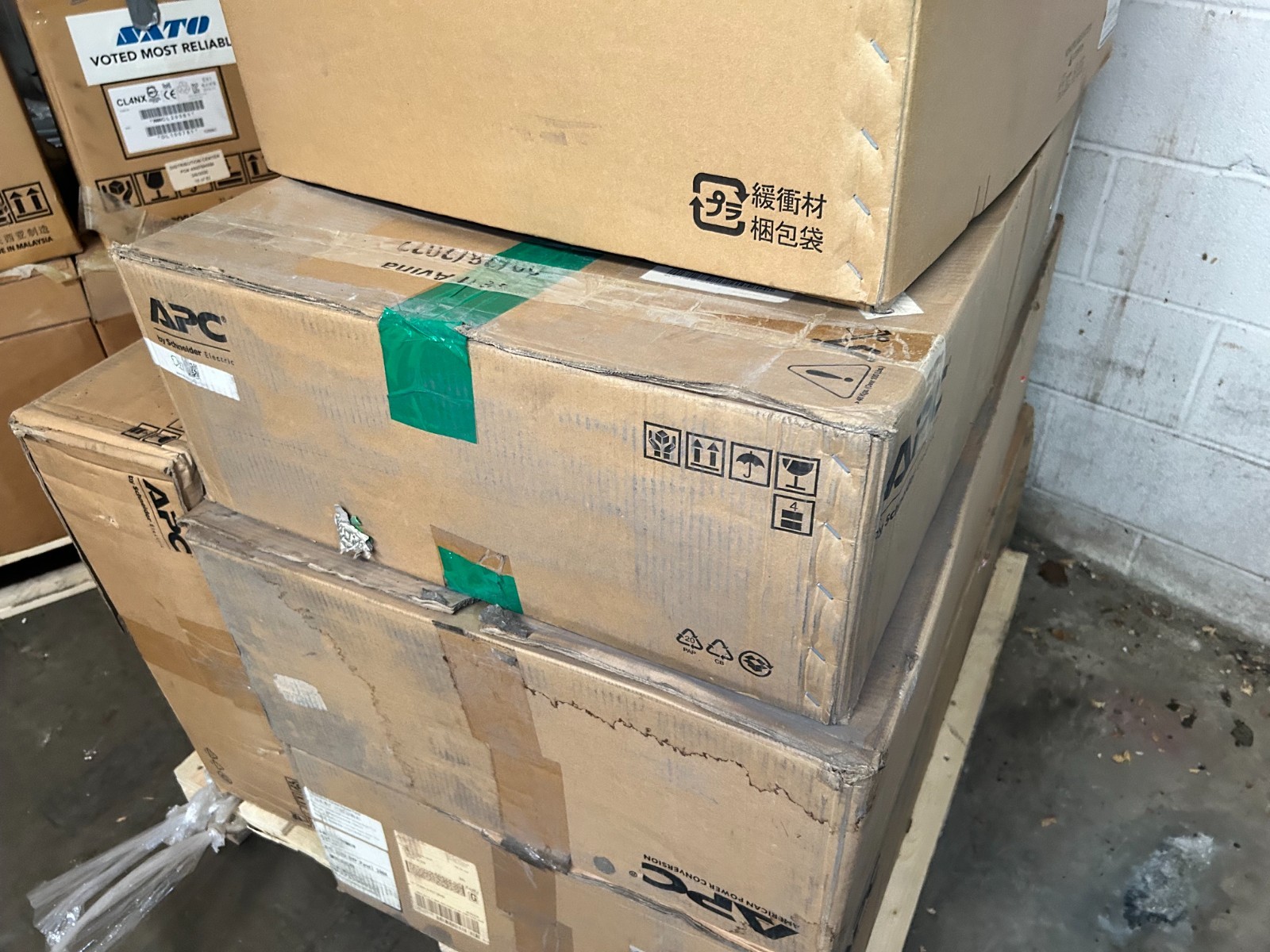APC SMART-UPS X 3000NCLV, Model: SMX3000RMLV2UNC