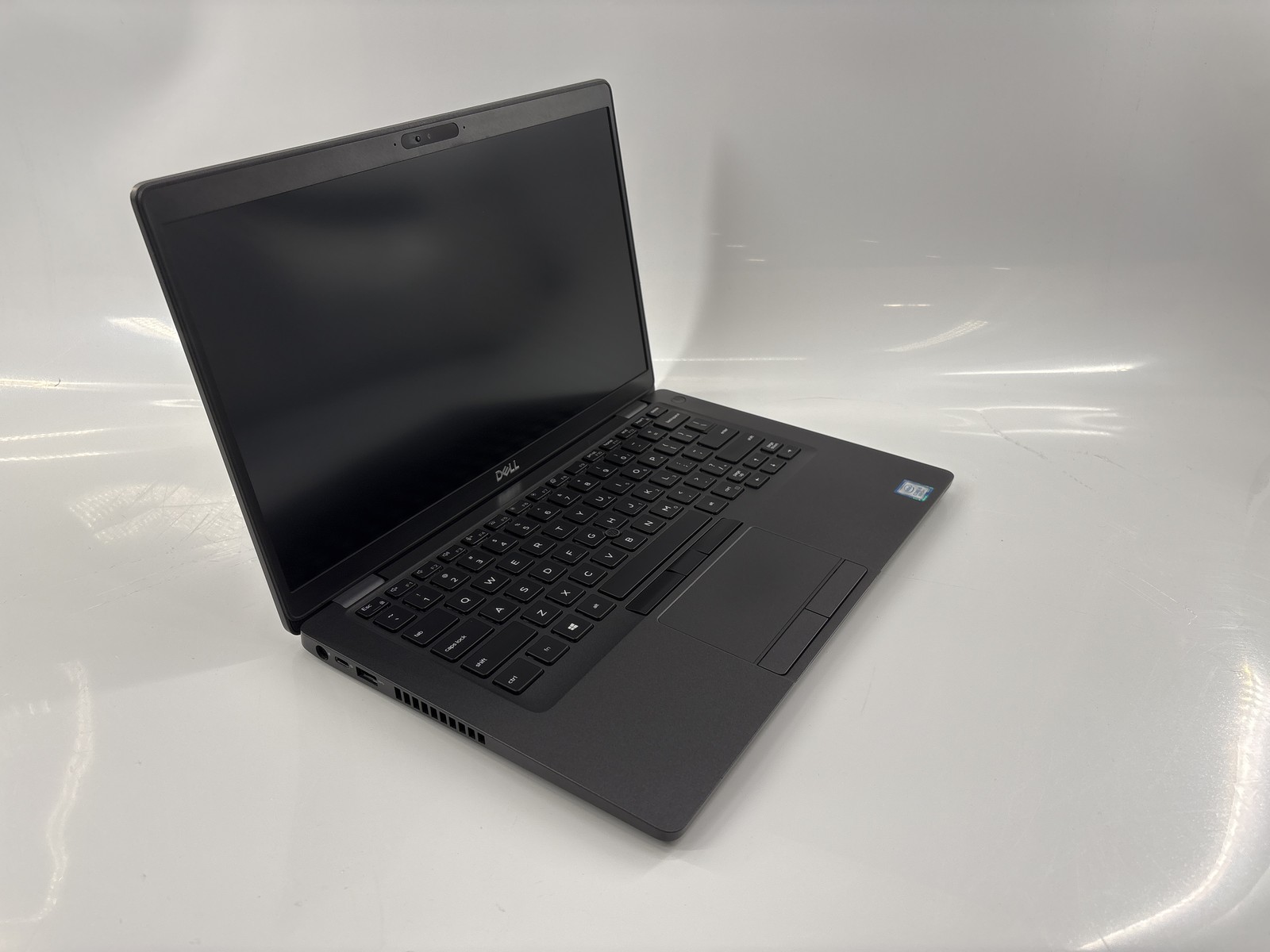 Dell Latitude 5400 14" Core i5 | 8GB 256GB-SSD | Fair Condition*