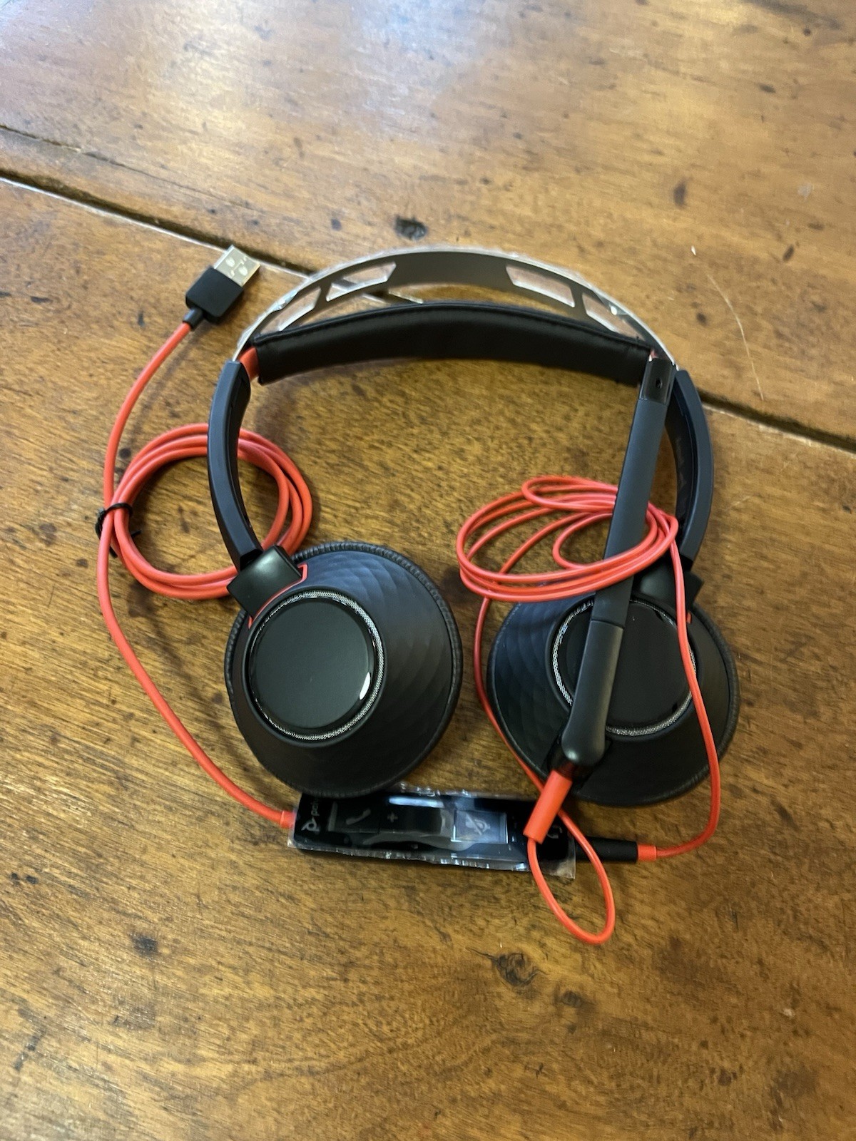 Open box plantronics Blackwire 5220 Poly USB-C 3.5mm Headset 8X231AA with case 