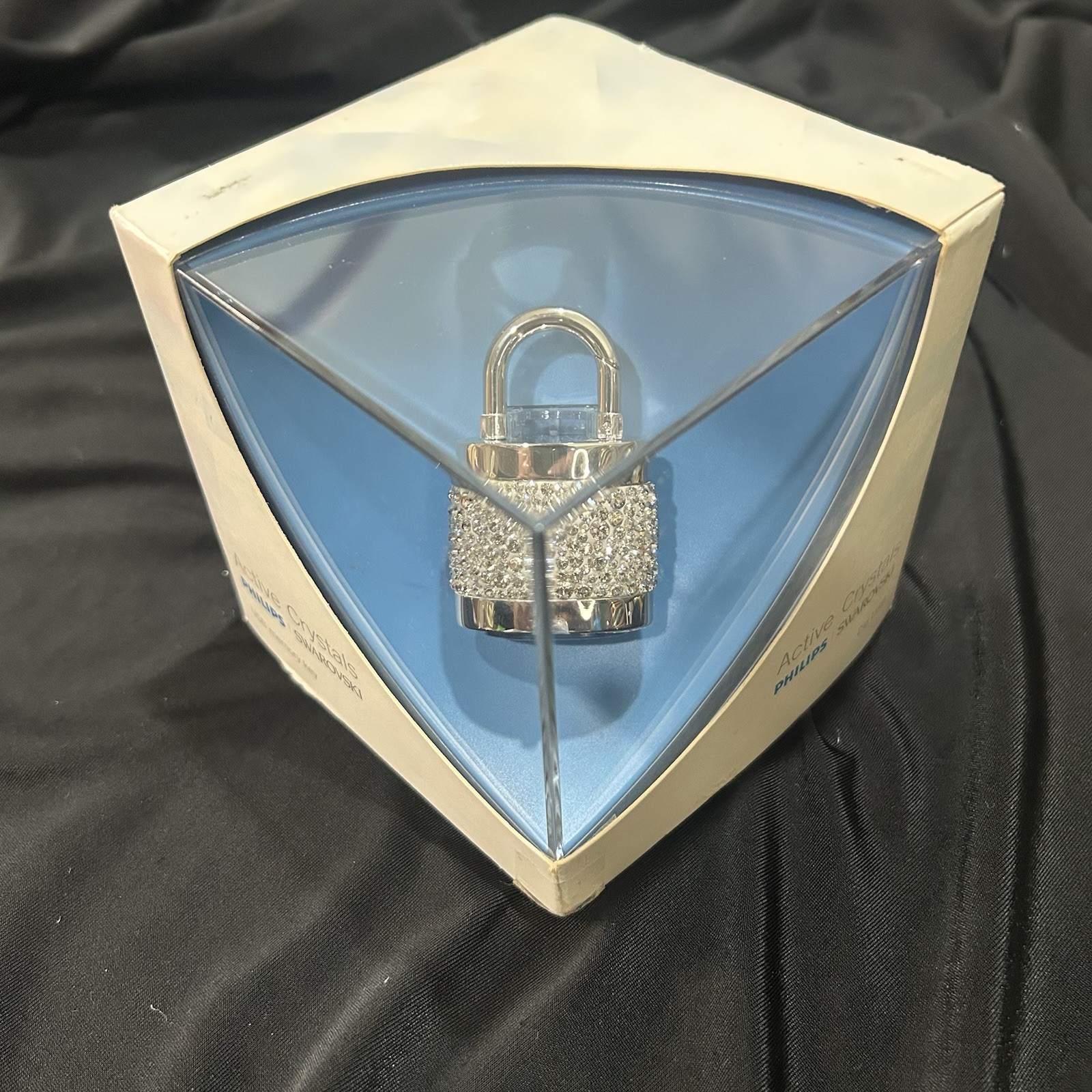 SWAROVSKI PHILIPS ACTIVE CRYSTALS LOCK OUT USB MEMORY KEY 1GB