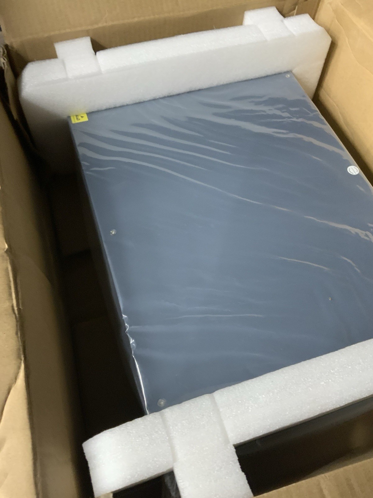 Lantronix EDS8PR 8 port device switch EDS00812-N-01 New/Open Box
