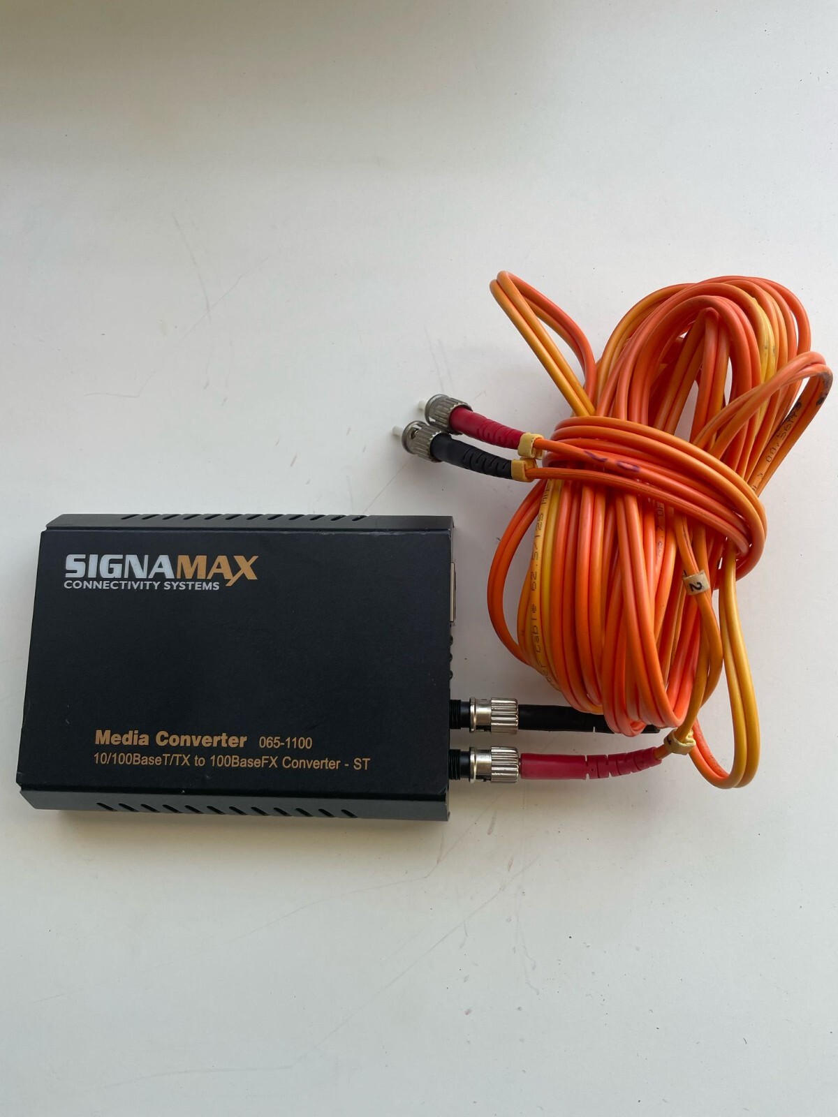 SignaMax 065-1110 10/100BaseT/TX to 100BaseFX Media Converter, Multimode/ST