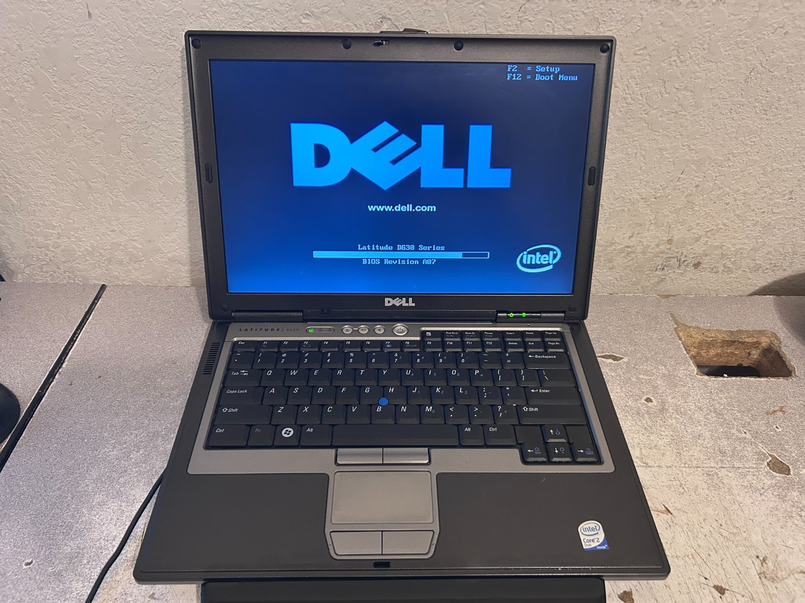 Dell Latitude D630 14" Display Core 2 CPU No Hard Drive No AC Adapter Etched Lid