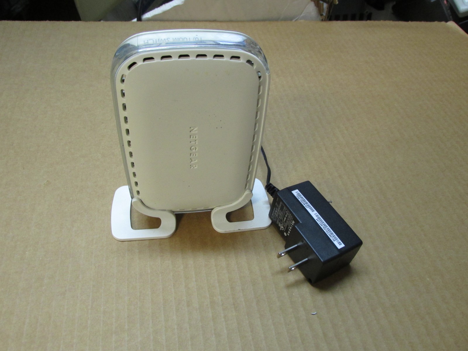 NETGEAR  5-port 10/100 Mbps ETHERNET SWITCH FS605 V3