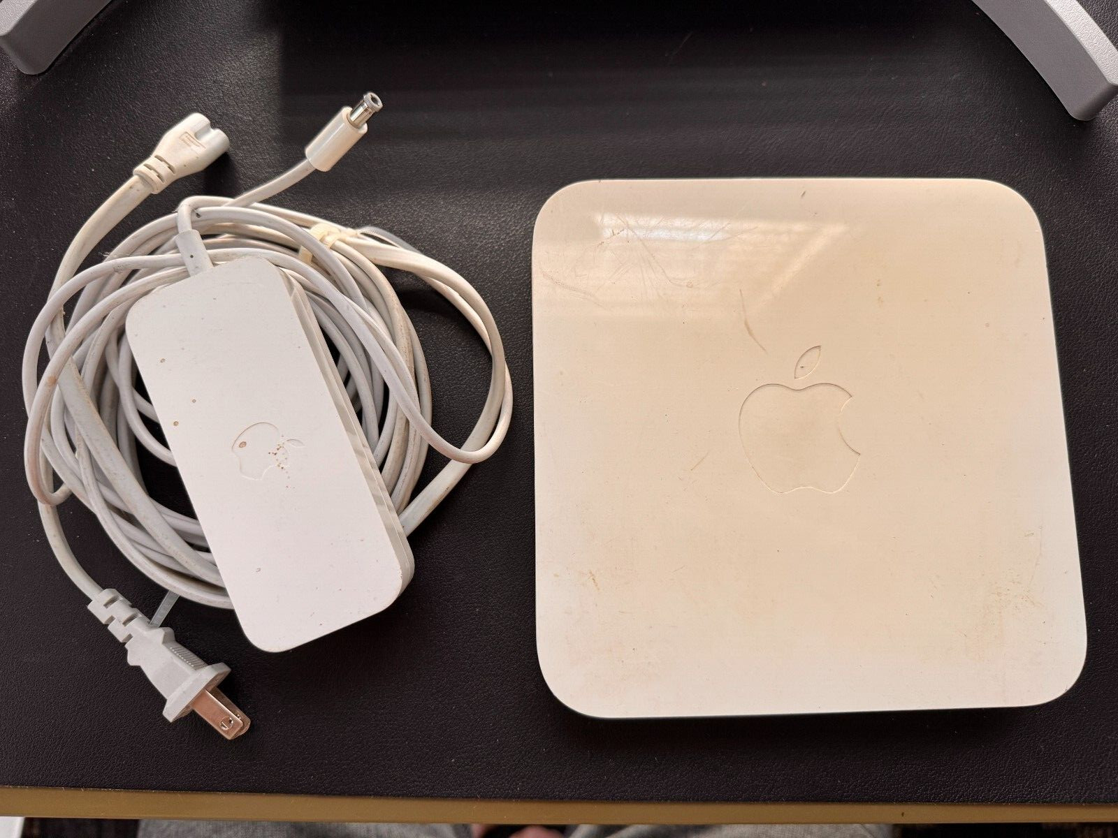 Apple A1354 AirPort Extreme 3-Port Gigabit Base Station (MC340LL/A) 802.11n Wifi