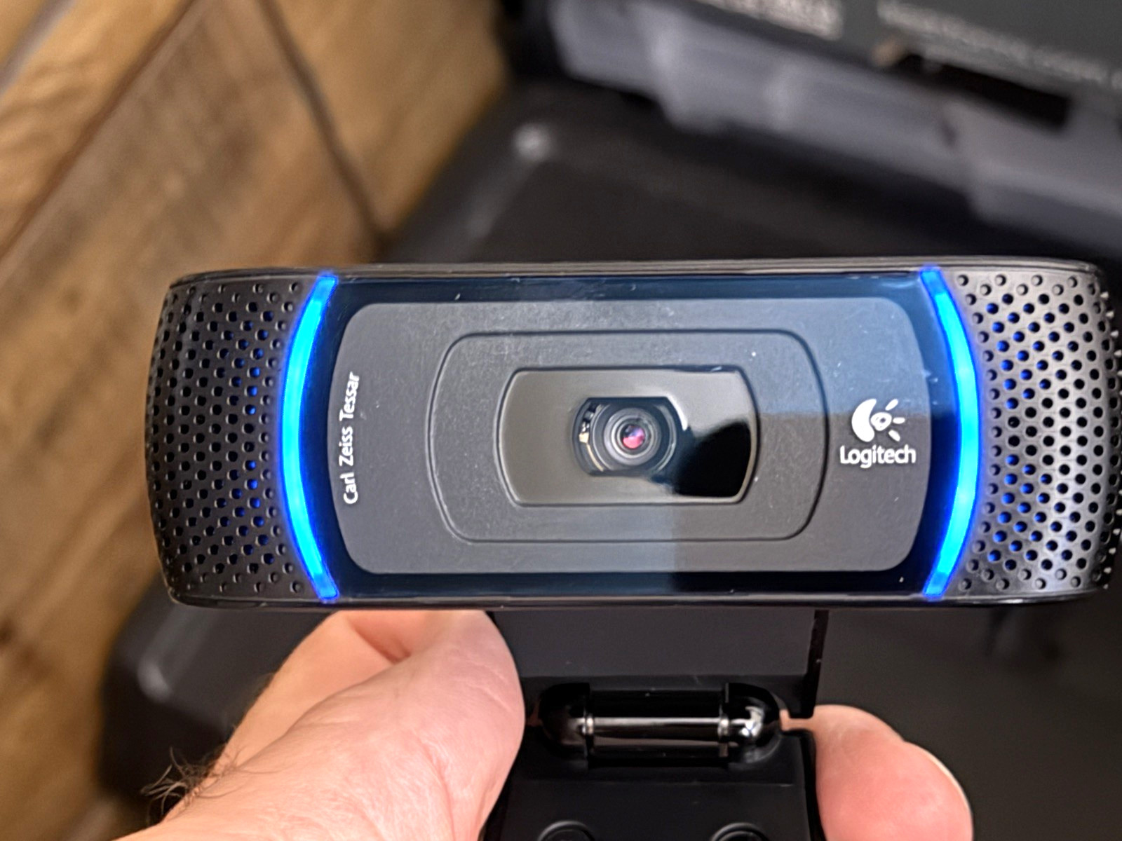 Logitech B910 HD Webcam V-U0021 (860-000289) – 1080p Carl Zeiss Lens, Stereo Mic