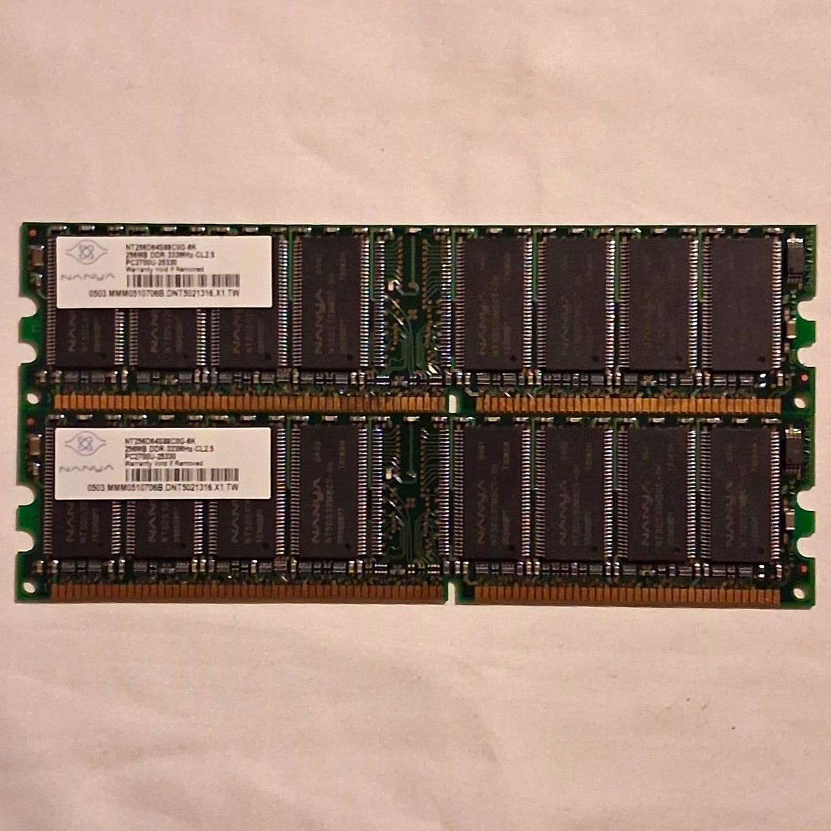 Nanya 512MB (2x256MB) DDR 184-Pin DIMM PC-2700U Unbuffered NT256D64S88C0G-6K