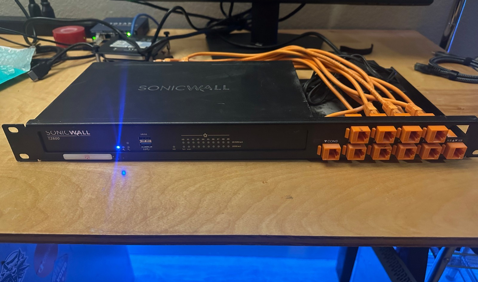 Dell SonicWall TZ600 Network Firewall Security Appliance w/ AC and Rack Mount