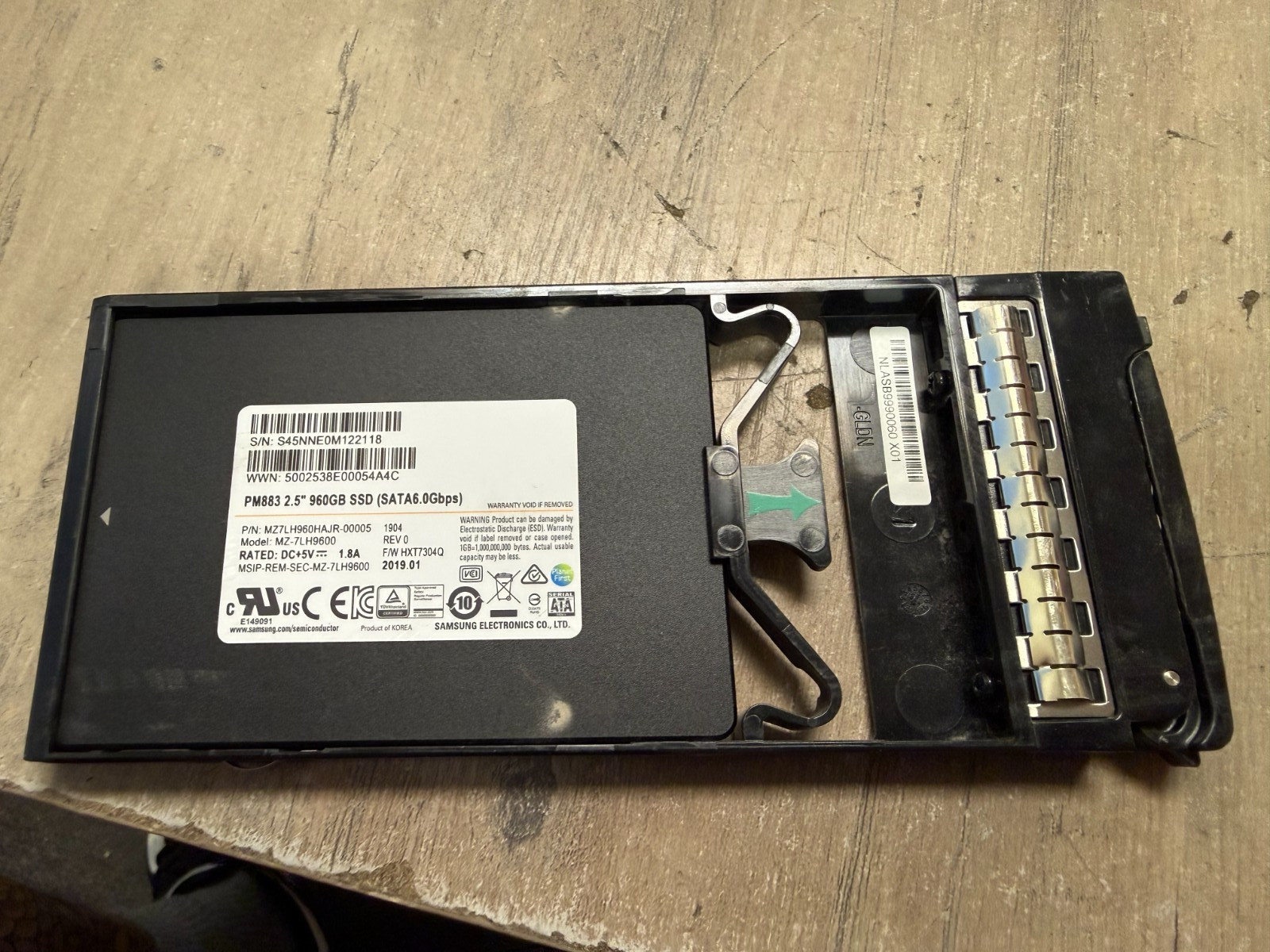 MZ-7LH9600 Samsung PM883 960GB SATA 6Gbps 2.5" Internal SSD MZ7LH960HAJR