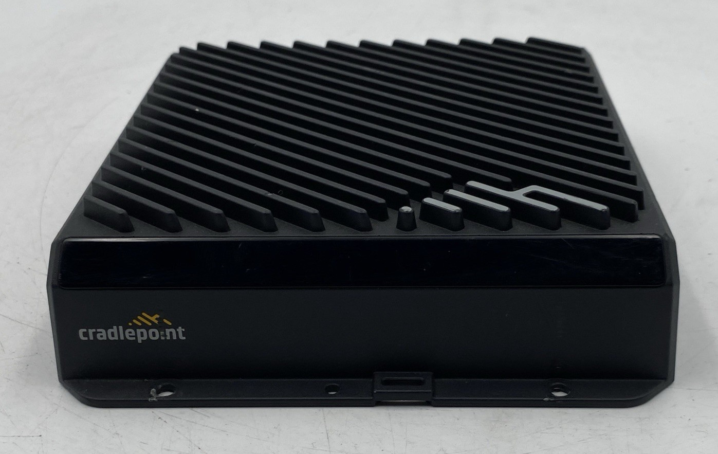 Cradlepoint R1900 Dual-Band 5G WiFi 6 Ruggedized Router