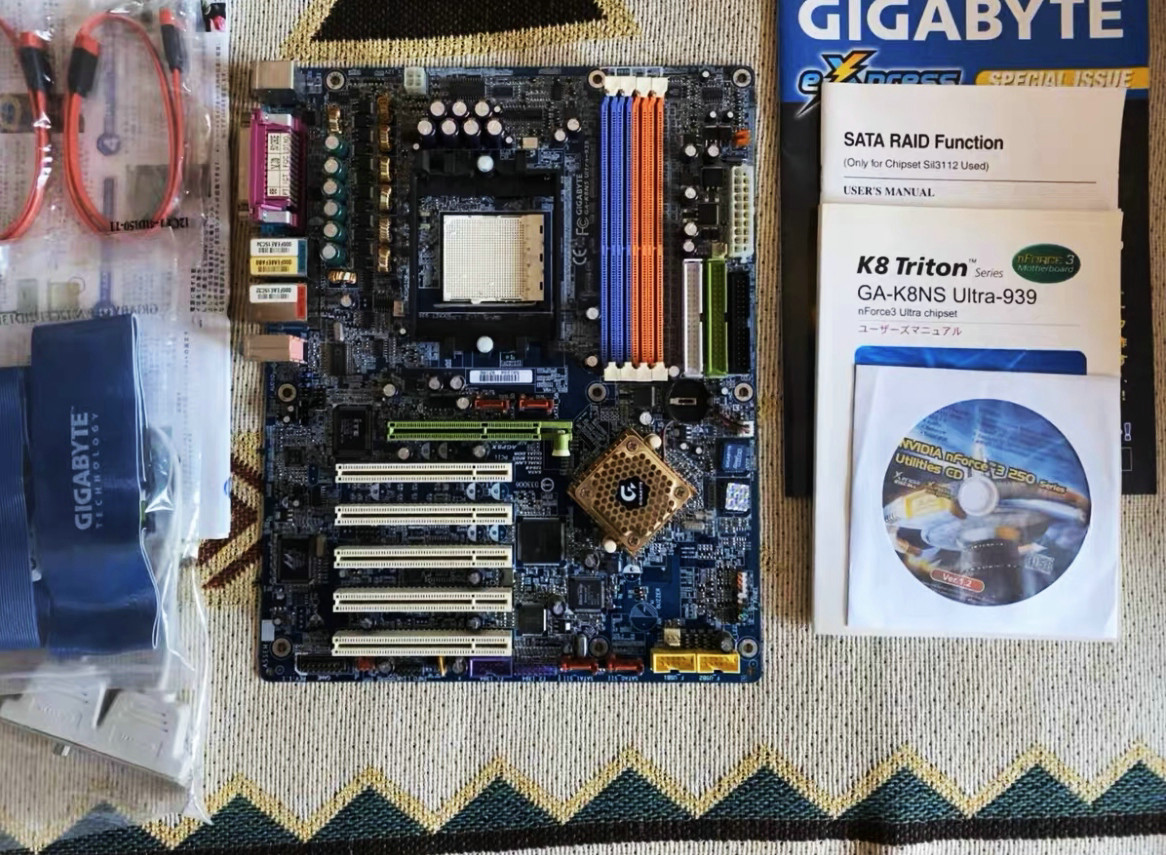 GIGABYTE K8NS Ultra939 High-End Motherboard for AMD Athlon 64. Complete with all