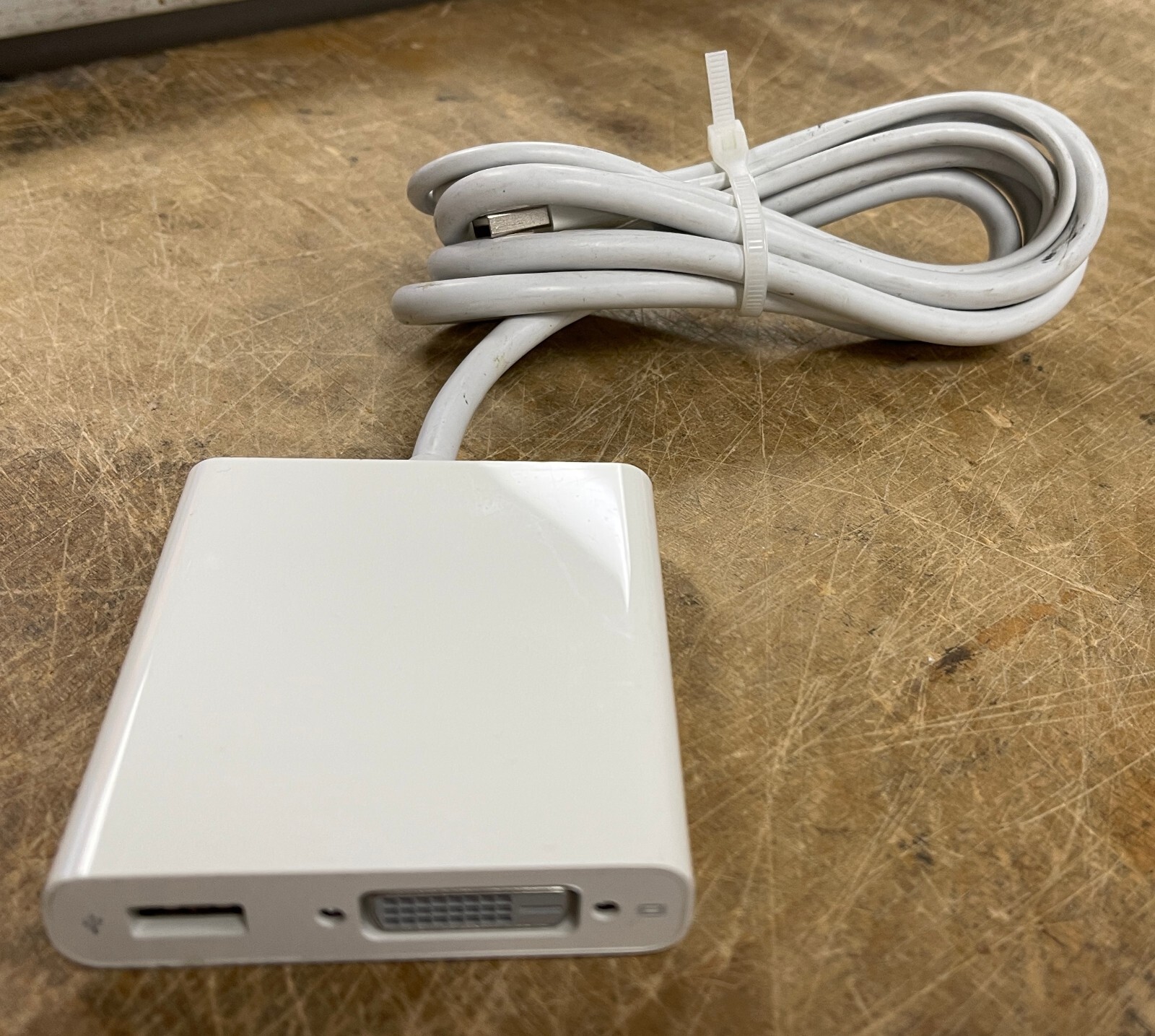 Apple A1306 Mini Display Port to Dual-link DVI Adapter - White
