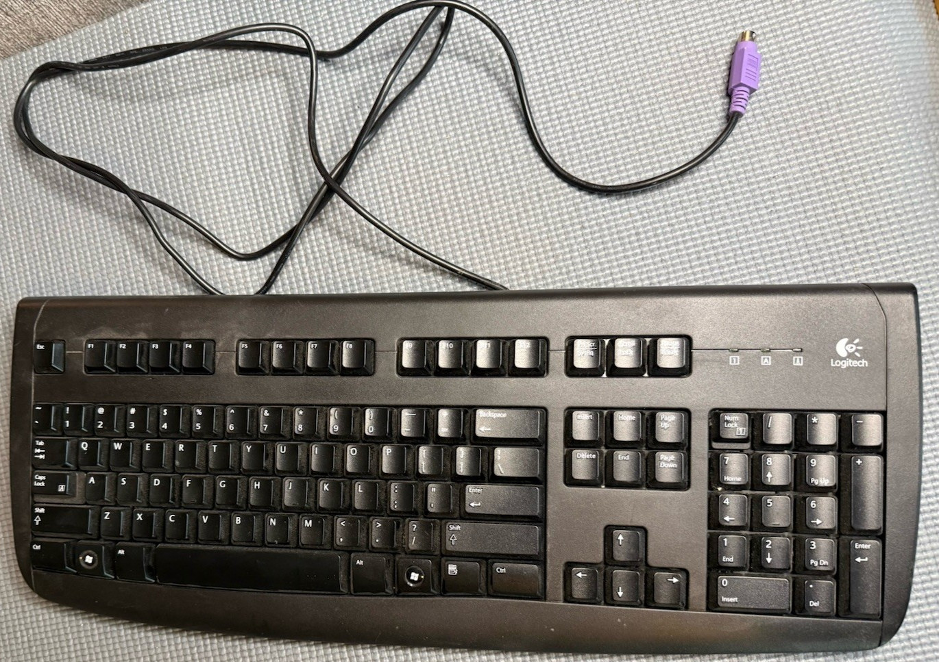 Logitech Deluxe 250 Wired PS/2 Keyboard Black Y-SAF76A - Great Condition