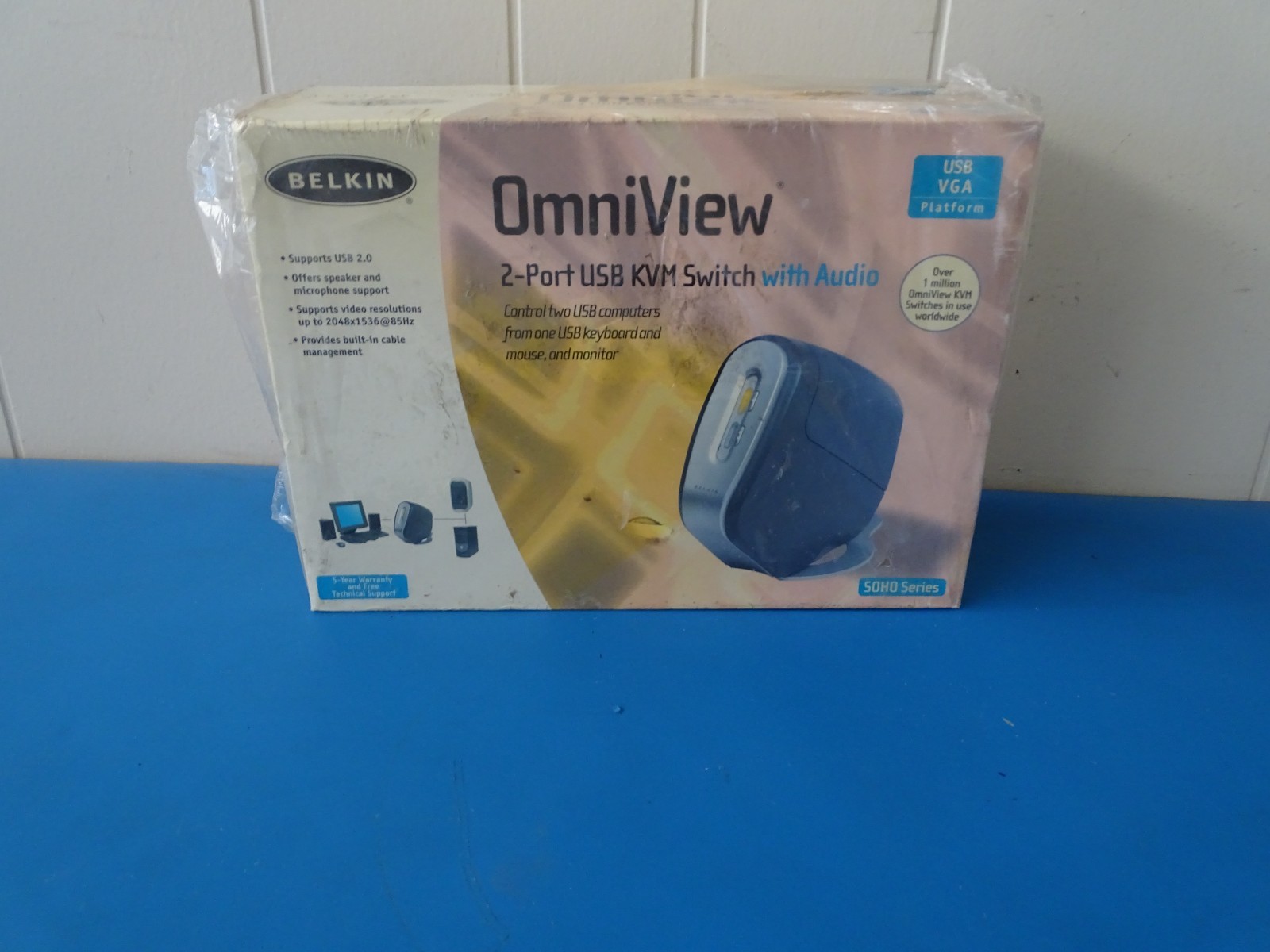 Belkin OmniView F1DS102U 2-Port USB KVM Switch with Audio SOHO Series VGA
