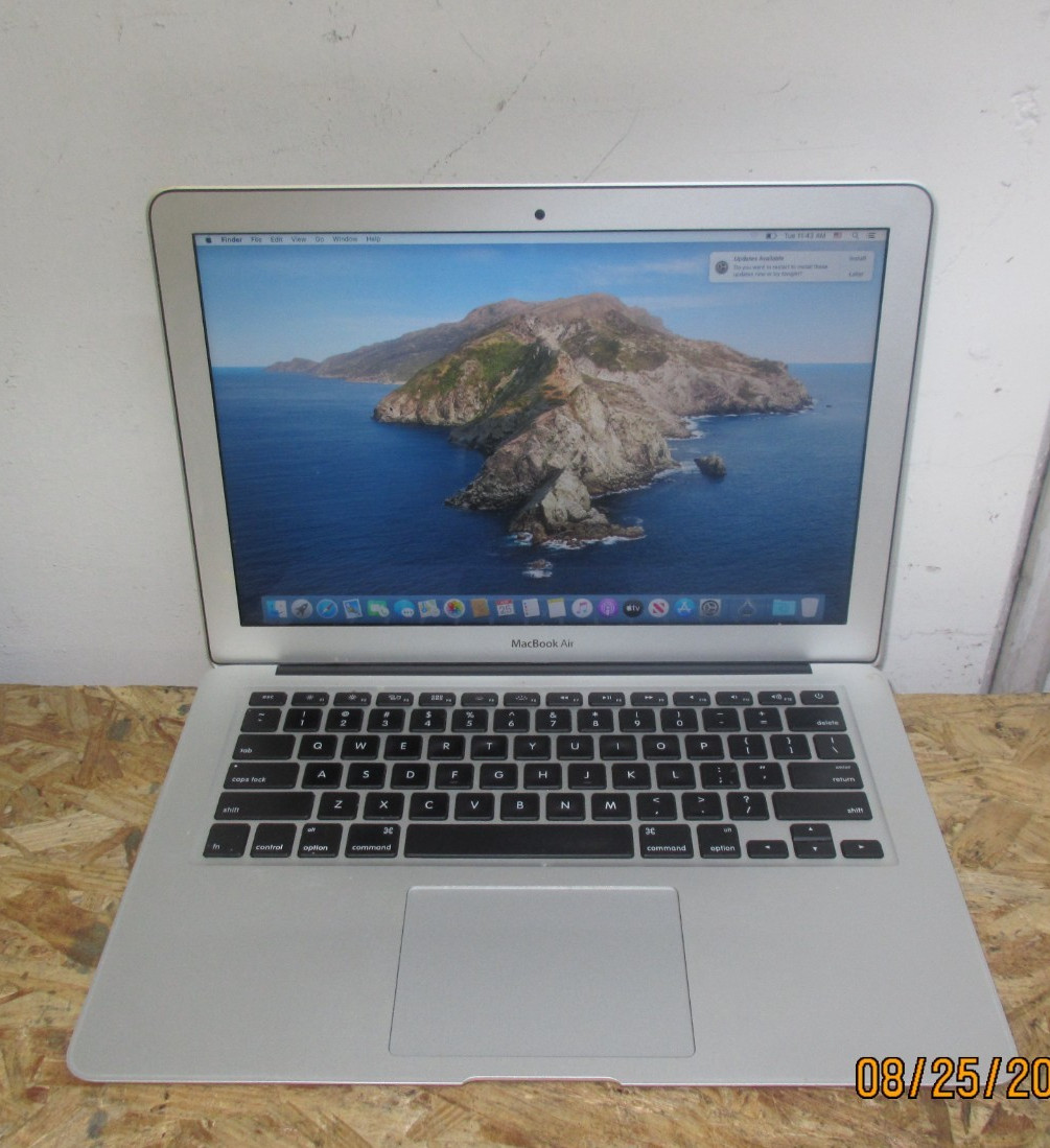 MacBook Air 13" A1466 Intel Core i7 @ 2.2GHz 8GB RAM 250GB SSD HIGH SIERRA OS.