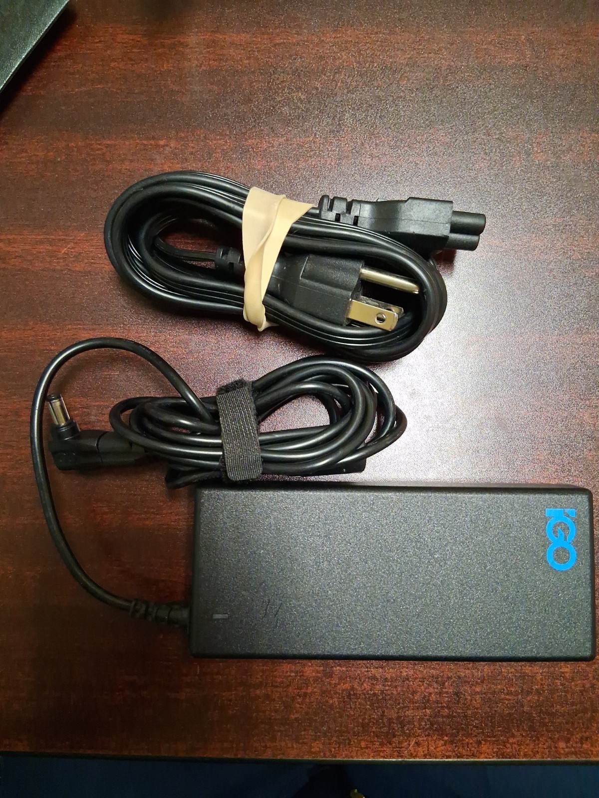 OEM - iGo AC Power Adapter 6630137-0100 19V 90W MAX / Free Fast Shipping.