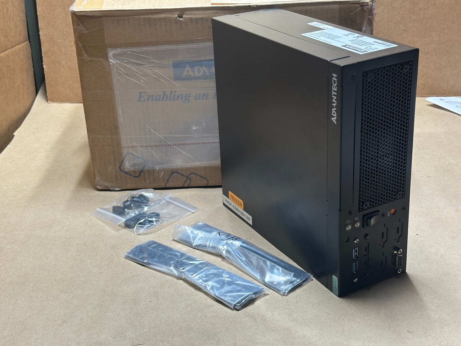 Advantech AIMB-B2000-00YE Wallmount Chassis Computer