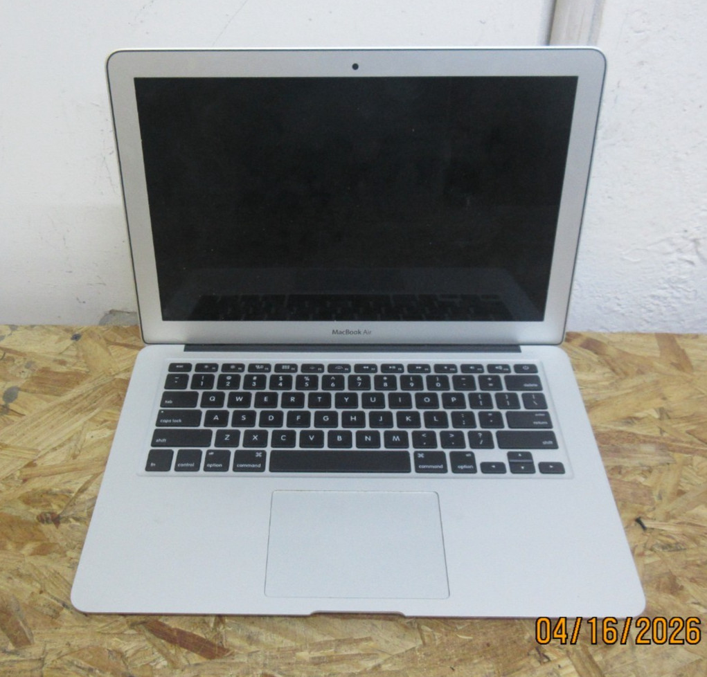 Apple MacBook Air 13'' Early 2015 @ 1.6GHz Core i5 8GB RAM 256GB SSD.