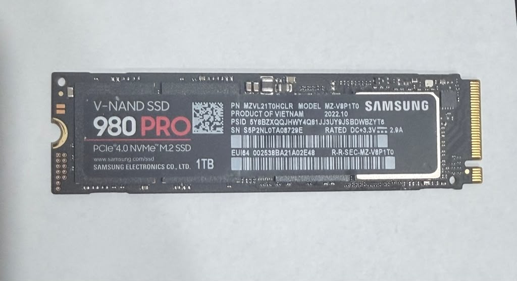 Samsung 980 PRO w/ Heatsink 1TB PCIe 4.0 NVMe M.2 Internal SSD MZVL21T0HCLR