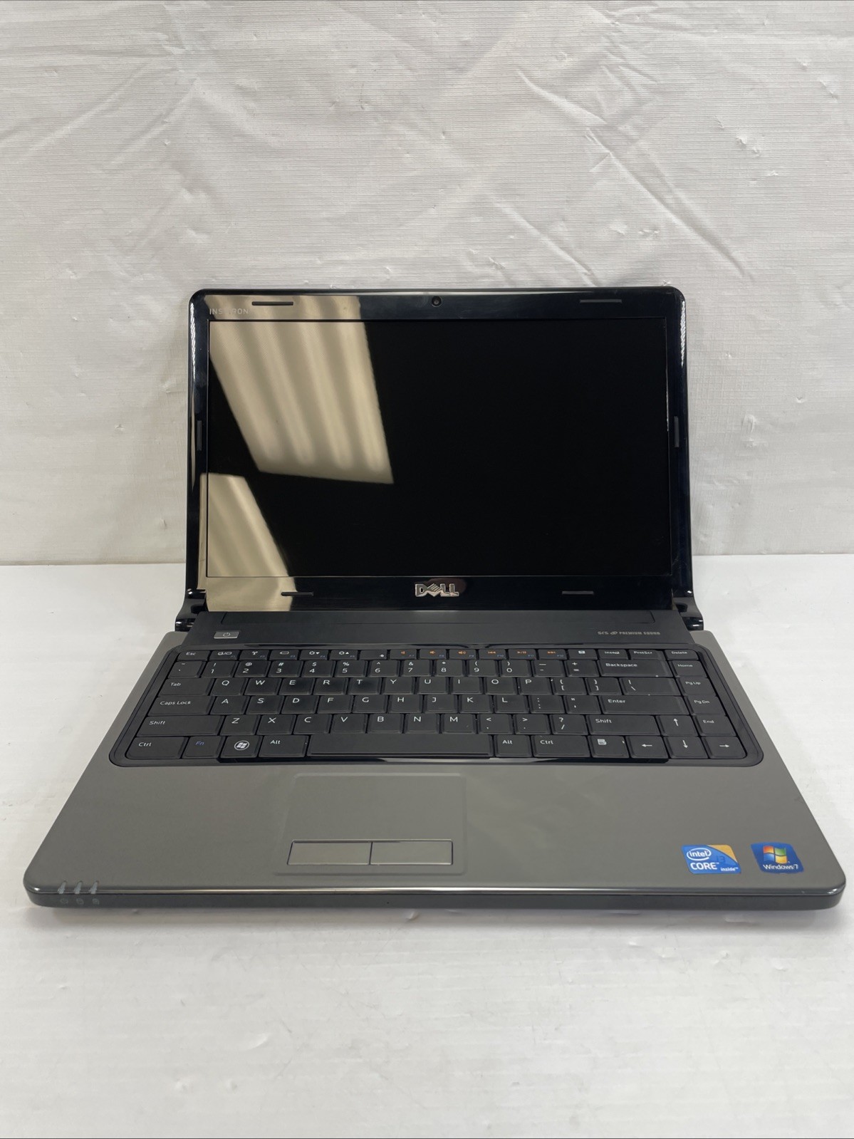 Retro Gaming Dell Inspiron 1464 Intel i3-330M 2.13GHz 4GB RAM 250GB HDD XP Pro