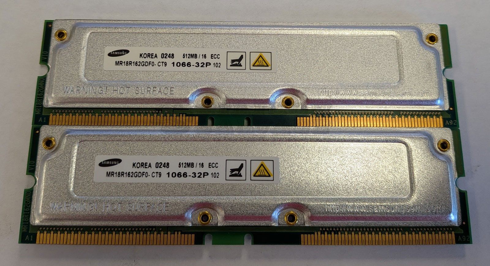 Samsung 1GB (2x512MB) MR16R162GDF0-CT0 RDRAM RIMM 1066-32P 184-Pin Memory