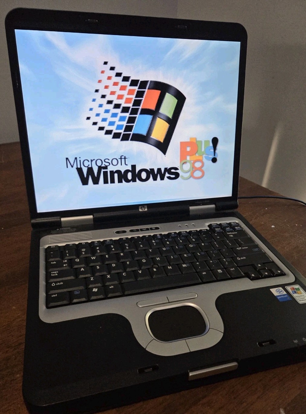 RESTORED RETRO GAMING DUAL BOOT WINDOWS 98 XP HP LAPTOP DOS BOX DVD PLAYER