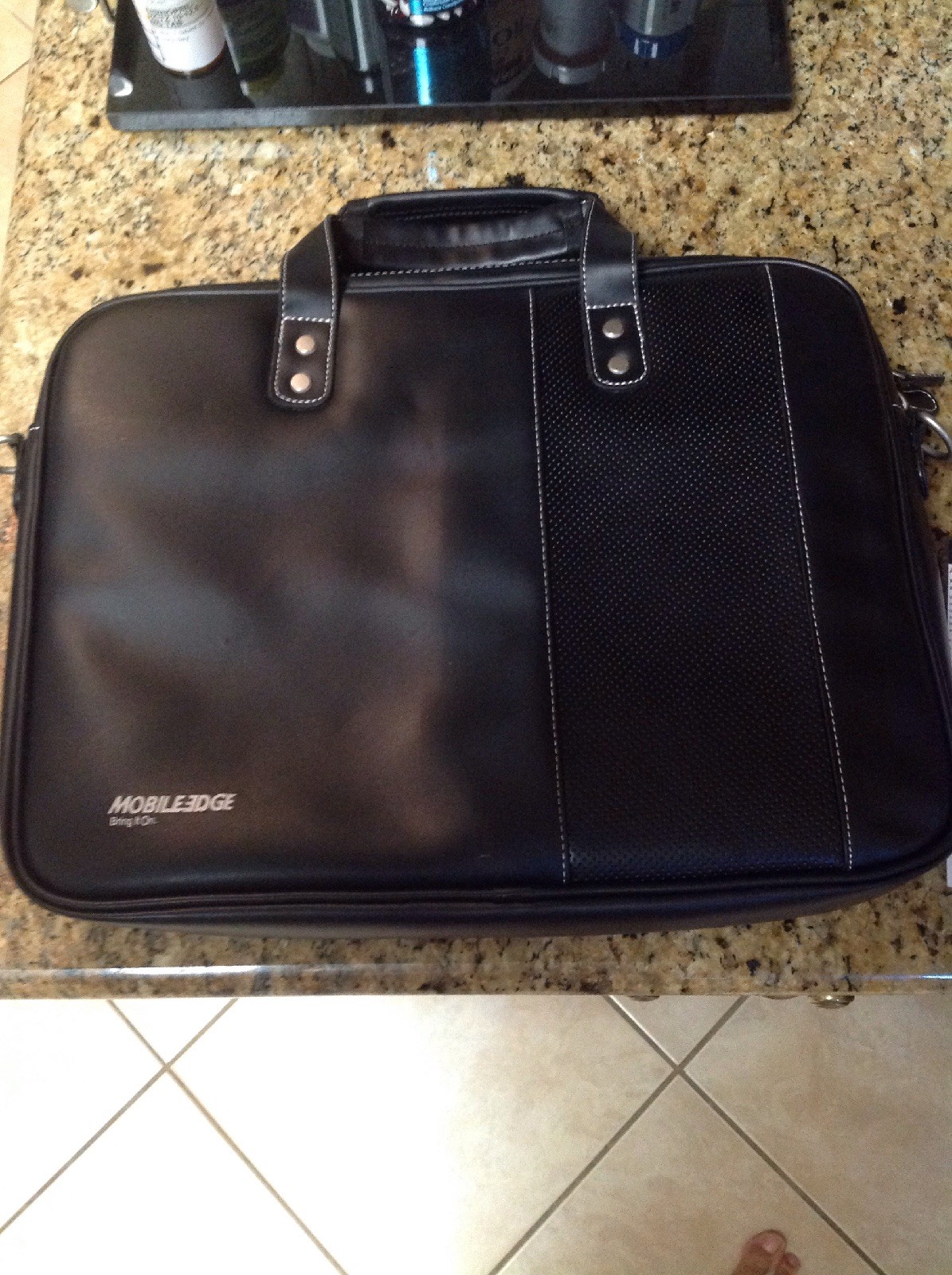 Mobile Edge Slimline Ultrabook Messenger- 14.1" PC / Messenger Bag Used Once.