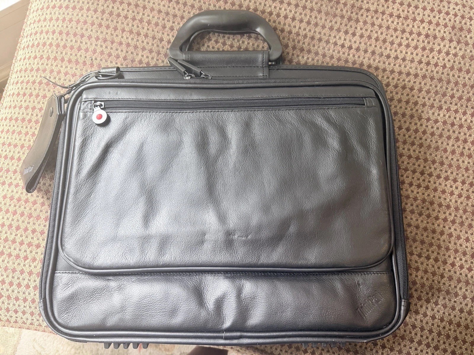 ThinkPad Padded Shoulder/Messenger Laptop Tablet Bag, Black 17” wide x 13” tall