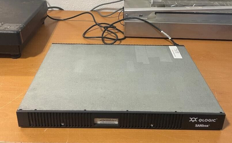 QLogic SanBox  Model SB5200-08A G switch P/N 31087-08 A with Power Cord