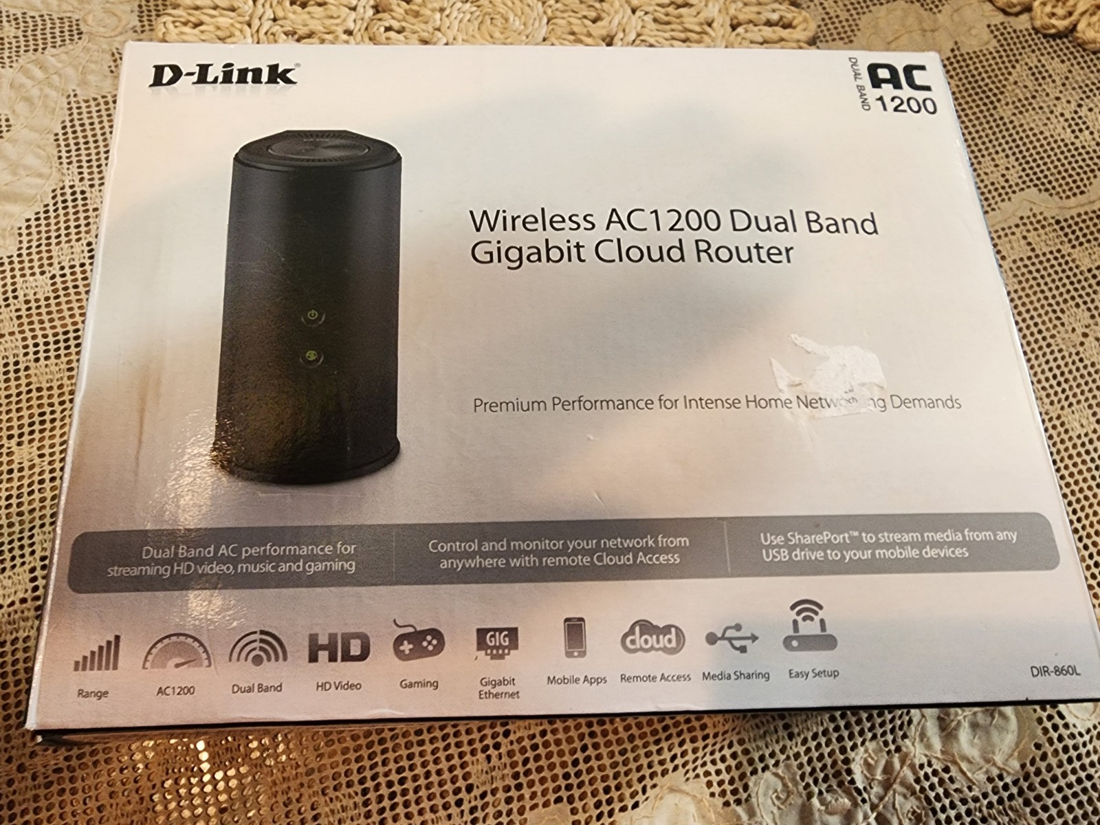 D-Link DIR-860L Wireless Router USB 4-Port, 2.45GHz Gigabit Ethernet, AC1200