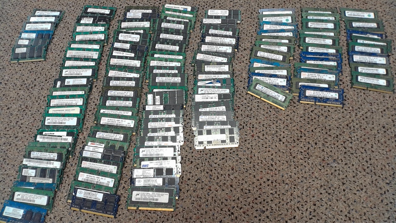 Lot of 118 2GB 1GB 512MB DDR2 and DDR3 SODIMM Laptop Memory Multi Brand