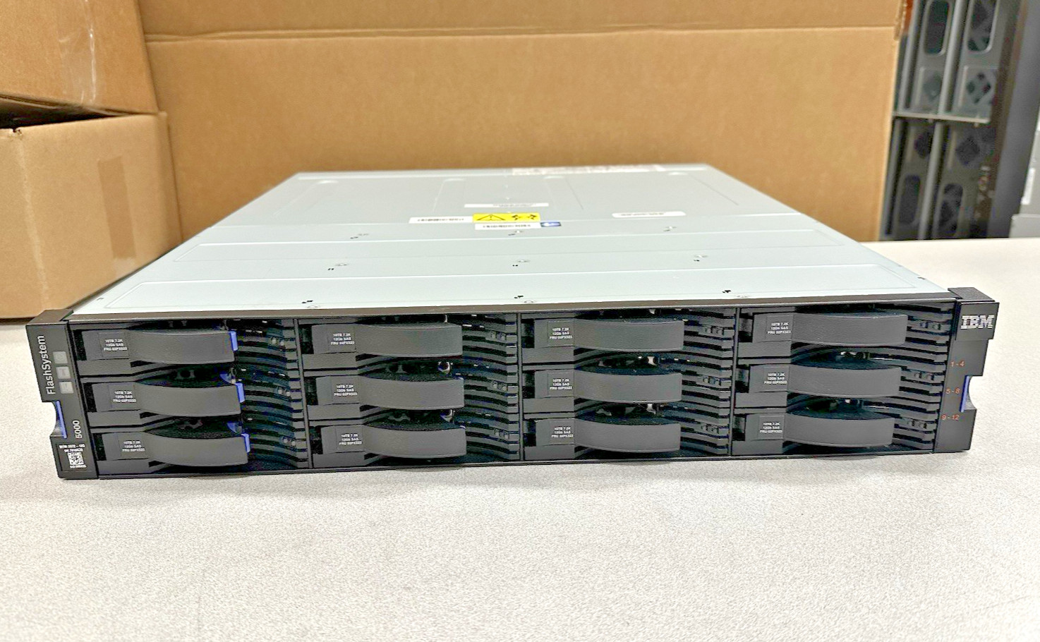 IBM FlashSystem 5000 LFF Expansion V5000 12x 10TB 12G SAS 7.2K Rails 2072-12G