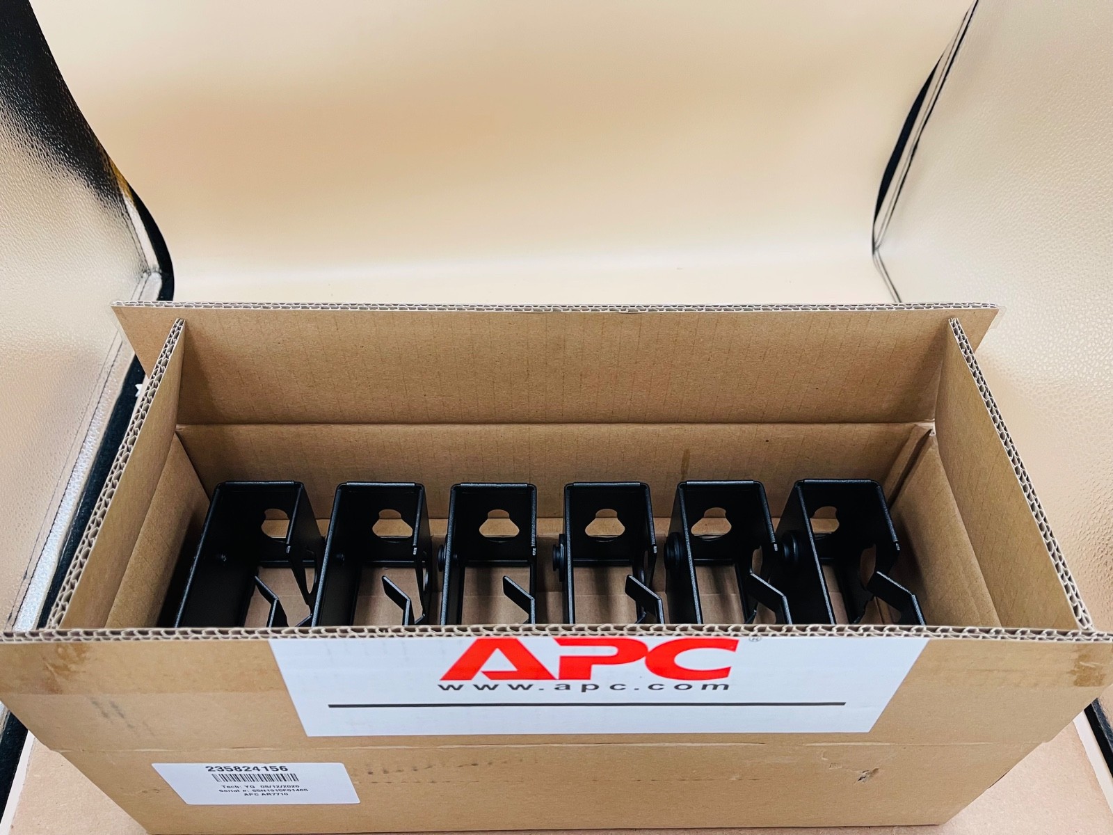 NetShelter Cable Containment Bracket AR7710