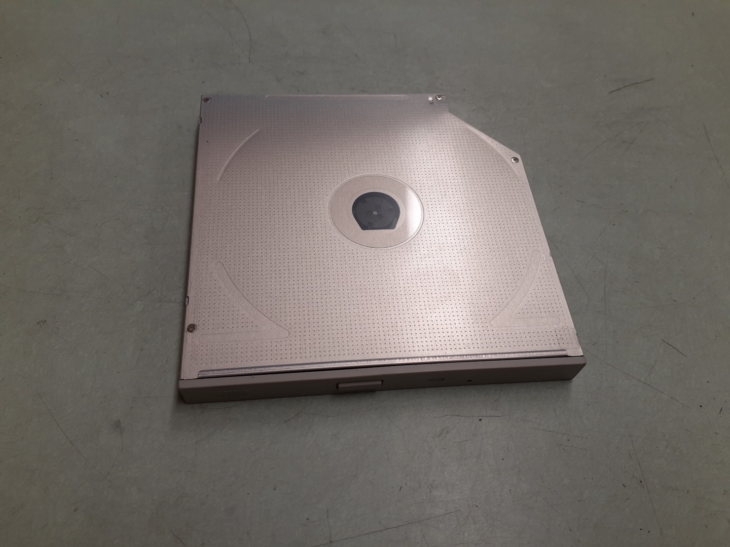 Teac CD-224E -B13 CD ROM Drive 1977047B-13 D4383-60101 - Light Gray Bezel